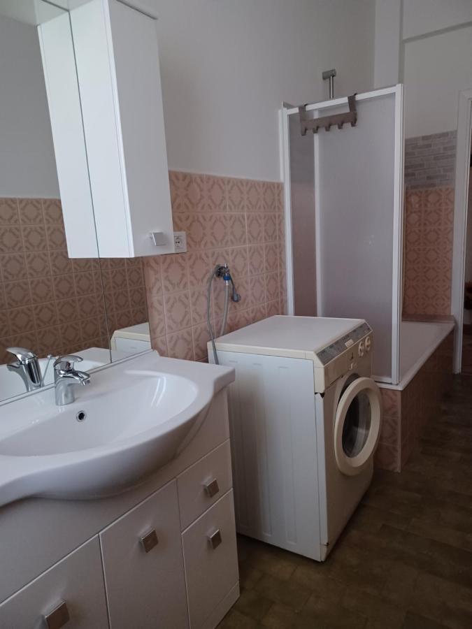 Vreni Lodge Finale Ligure Bagian luar foto